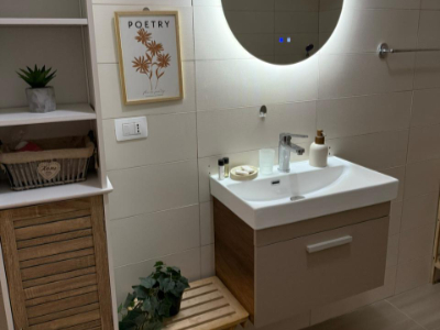 Realizim mobilje tualeti per hapesire te vogel Realizim mobilje tualeti per hapesire te vogel